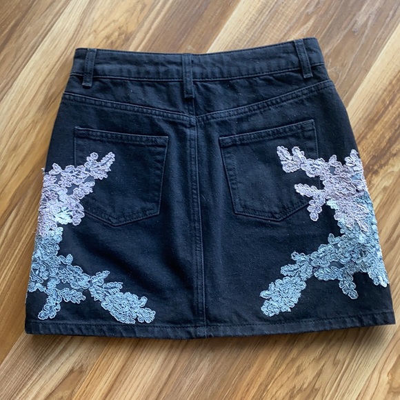 Top Shop Black Floral Applique Mini Denim Skirt 4 - Picture 4 of 5